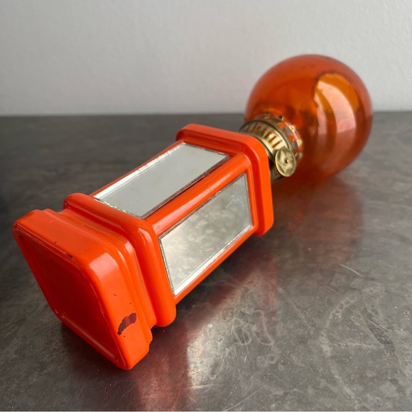 Orange painted glass oil lamp with mirrors - Picture 8 of 17